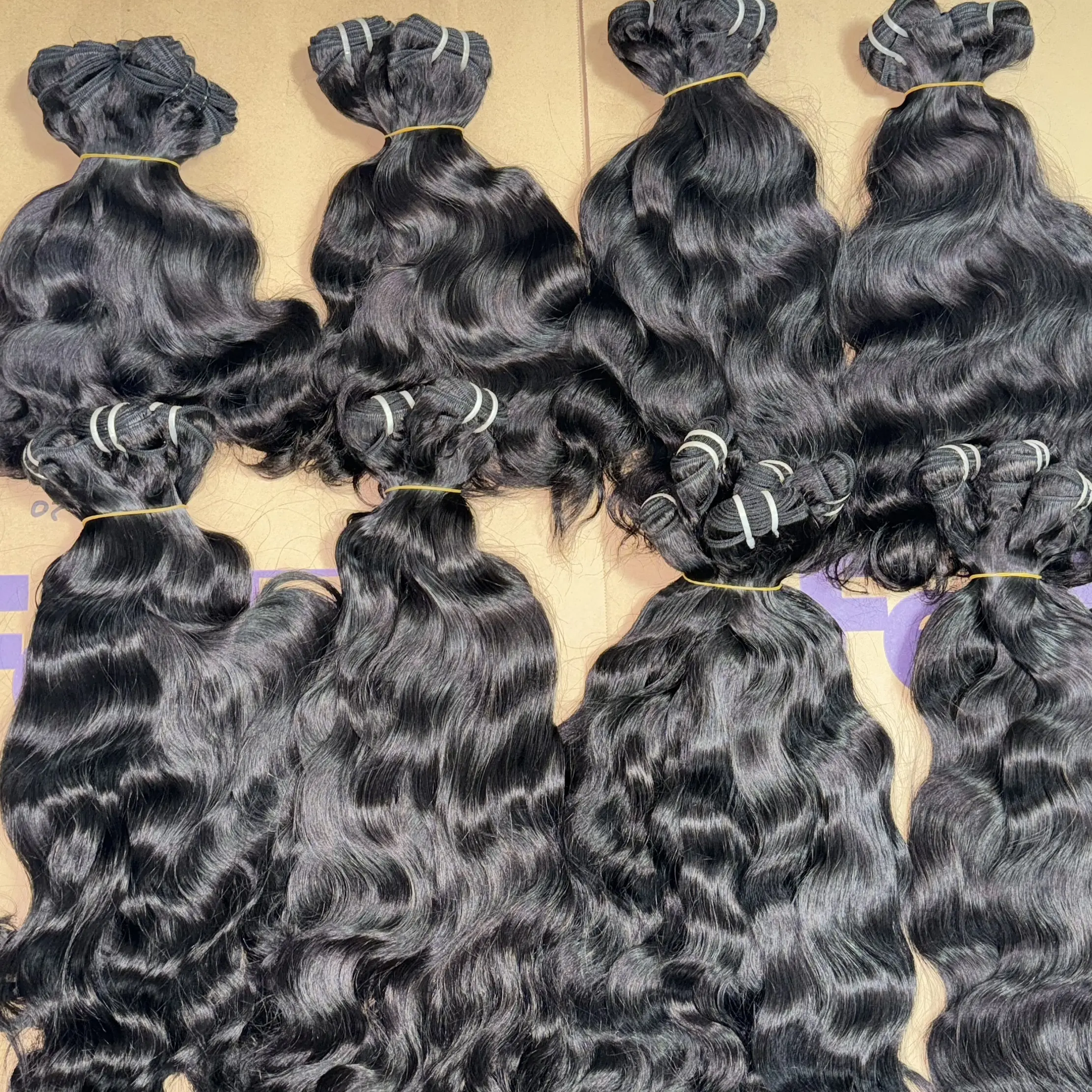 حزم شعر خام مموج طبيعي الأكثر مبيعاً شعر بشري كمبودي فيتنامي هندي للبيع بالجملة من المورد