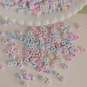 500 gram 5mm acrylic nhựa Bảng chữ cái thư Spacer hạt màu trắng hạt cho Vòng đeo tay tự làm đồ trang sức làm Keychain hạt - Product Image 4