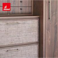 Armoire de cuisine moderne en cannage artisanal Alland, style minimaliste scandinave en noyer avec îlot ovale