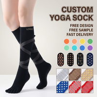 Chaussettes de yoga et de Pilates pour femmes, respirantes, en nylon et élasthanne, antidérapantes, en silicone, mi-hautes, à cinq doigts, OEM