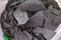 Charbon de bois 100 % naturel en coque de noix de coco, matière première pour briquettes de charbon noir, durée de combustion de 4 à 6 heures, humidité de 5 %, le meilleur choix pour le charbon de bois.