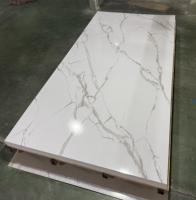 Papan Marmer PVC UV Motif Emas Putih Tahan Air Anti Gores Panel Dinding Marmer Buatan untuk Kamar Mandi Dapur Latar Belakang TV