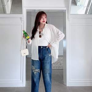 Camisa Blanca Transparente de Protección Solar para Mujer Runqi N8633, Color Sólido, Corte Holgado, UPF 50, Talla Grande - Product Image 4