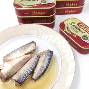 <span class=keywords><strong>Sardina</strong></span> enlatada <span class=keywords><strong>en</strong></span> <span class=keywords><strong>aceite</strong></span> <span class=keywords><strong>de</strong></span> soja 125g-Venta caliente Parte del cuerpo 3-5 piezas 3 años <span class=keywords><strong>de</strong></span> vida útil - Product Image 1
