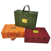 Boîte cadeau rigide avec logo personnalisé en relief, couvercle magnétique, carton robuste, emballage pour vêtements, pelliculage brillant, taille personnalisée