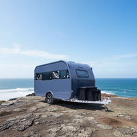Caravane compacte moderne de luxe en aluminium avec une charge utile de 900 kg pour le camping et les voyages en plein air