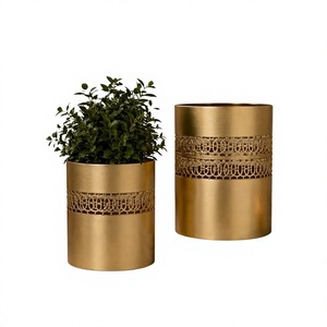 Jardinières en métal doré avec motif ajouré en filigrane, pots de fleurs d'intérieur modernes et luxueux - Product Image 6