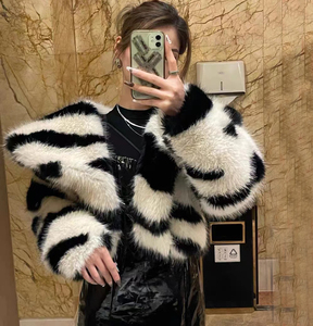 <span class=keywords><strong>Cappotto</strong></span> Invernale da Donna con Motivo <span class=keywords><strong>Zebrato</strong></span>, Top Corto Antivento, Pelliccia, Taglie Forti, Lunghezza Corta, Stile Ampio per Tenersi al Caldo - Product Image 2