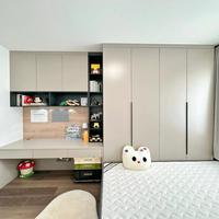 Plancher surélevé Tatami multi-niveaux personnalisé avec compartiments de rangement cachés pour bureau à domicile et espace de repos convertible