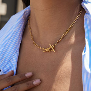 Collar J&D de Acero Inoxidable Chapado en Oro de 18K, Diseño Clásico de Nudo Hércules, Cierre Asimétrico OT - Product Image 2