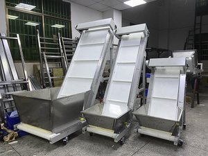 Weißer Schräg band förderer in Lebensmittel qualität für die Lebensmittel industrie. - Product Image 4