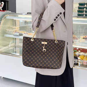 <span class=keywords><strong>Borsa</strong></span> da Donna 2027 Nuova <span class=keywords><strong>Borsa</strong></span> a Tracolla Retrò di Nicchia Portatile Personalizzata alla Moda di Grande Capacità <span class=keywords><strong>Borsa</strong></span> Tote Stile Estero - Product Image 4