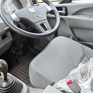 Camión Volquete HOWO 4x2 con Volante a la Derecha, Nuevo, Diésel, Caja de Cambios Rápida, Motor Yuchai, Precio de Fábrica, Camión para Movimiento de Tierras en Venta - Product Image 5