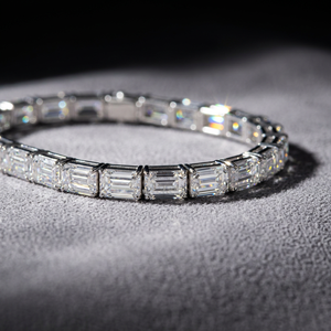 Pulsera de tenis de plata de ley con moissanita de corte esmeralda engastada en punta, chapado contemporáneo en rodio/oro amarillo/oro rosa, nombre personalizado - Product Image 5