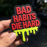 Patch PVC 3D personnalisé « Bad Habits » vert néon, en caoutchouc, avec fixation auto-agrippante, résistant aux intempéries et durable pour sacs à dos et équipements tactiques