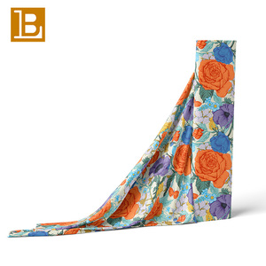Tessuto di Cotone con Stampa Digitale Floreale BILU al Metro per Materiali di Abbigliamento per Bambini - Product Image 6