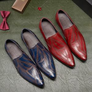 Zapatos de cuero casuales para hombre, estilo nacional, rojos, grabados, estilo inglés, con punta en pico, zapatos de cuero a la moda, zapatos para novio. - Product Image 6