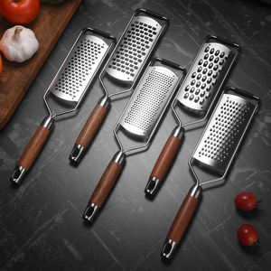 Gadget de cuisine multifonctionnel en métal 304 avec poignée en bois rouge, râpe à légumes, fromage, zeste de citron, chocolat avec couvercle de sécurité - Product Image 2