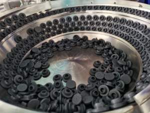 Solution de fabrication de machine de remplissage de bouteilles en verre 3-en-1 personnalisée IVEN - Product Image 2