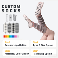 Chaussettes de yoga à cinq orteils et coupe basse avec empeigne en maille ventilée, design enveloppant à brides et grip en silicone pour le Pilates