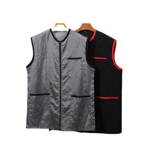 Bata de salón de <span class=keywords><strong>peluquería</strong></span> impermeable poliéster nuevo estilo logotipo personalizado para salones de belleza y bata de peluquero sin mangas - Product Image 2