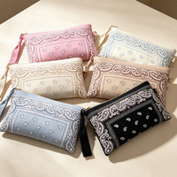 Pochette personnalisée à imprimé bandana, motif cachemire, avec fermeture éclair, trousse de maquillage, pochette à logo personnalisé, sac de rangement de voyage