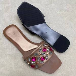 Babouches Femme Confortables et Antidérapantes avec Strass Colorés, Sandales Plates Fantaisie d'Été pour l'Extérieur - Product Image 3