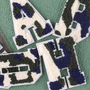 מותאם אישית צבע Varsity הסוואה Chenille גליטר מכתב תיקוני עבור פאוץ 3d ברזל על תיקון שניל רקמת מכתב