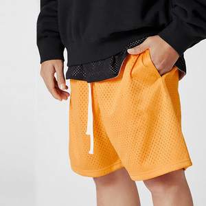 Shorts de sport personnalisés en maille pour hommes, avec logo OEM, 100% polyester, broderie simple, streetwear, basketball - Product Image 1