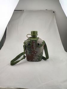 Muestra gratuita al por mayor: Cantimplora táctica de PE de 1000ml con tapa, botella de agua para exteriores, equipo de defensa personal, 3 piezas con asa. - Product Image 4