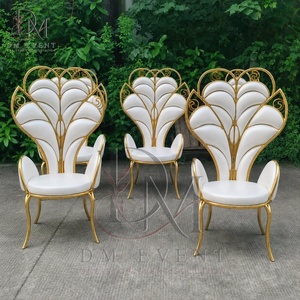 Chaise de mariage haut de gamme en acier inoxydable avec dossier floral en forme de paon pour la mariée et le marié, idéale pour les salles de banquet, vente en gros - Product Image 3