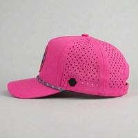Casquette de baseball personnalisée à 5 panneaux avec logo en PVC caoutchouté, casquette de golf imperméable perforée au laser, chapeau de golf en polyester rose avec cordon