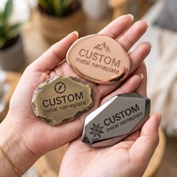 Plaques signalétiques personnalisées en métal électroplaqué, gravées au laser, avec logo de marque en relief 3D, durables et sur mesure.
