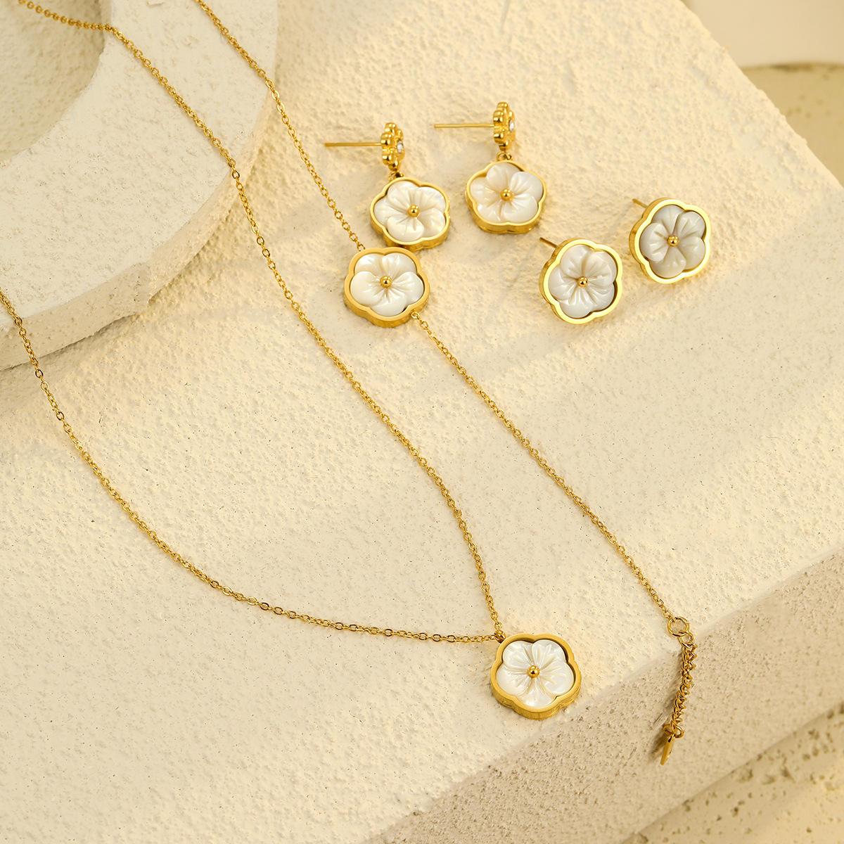 สร้อยคอ + สร้อยข้อมือ + ต่างหูจี้