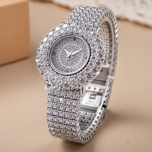<span class=keywords><strong>Montre</strong></span> en cristal de zircon pour femmes avec logo personnalisable Cadran étincelant Mouvement à quartz Bijoux de mode Montres pour femmes - Product Image 1