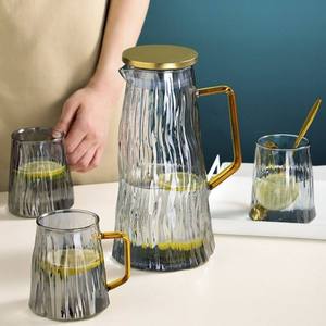 ชุดเหยือกน้ำแก้วทนความร้อนพร้อมหูจับสีทองและฝาปิด ราคาโรงงาน สำหรับน้ำผลไม้ ชาเย็น และแก้<span class=keywords><strong>ว</strong></span>น้ำ - Product Image 2