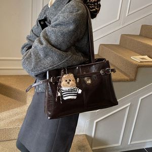 Sac fourre-tout vintage en cuir PU avec boucle, grande capacité, pour femme, sac à bandoulière de bureau, vente en gros personnalisée - Product Image 4