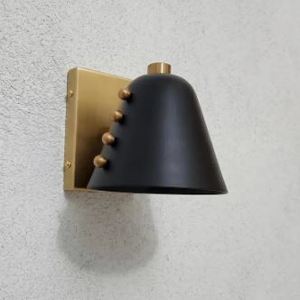 Applique murale conique en laiton artisanal avec abat-jour noir mat, style moderne du milieu du siècle, lampe murale en laiton artisanal conique, LED E26 - Product Image 3
