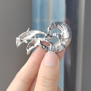 Broches de Moda em Esmalte com Golfinho Saltando para Mulheres e Unissex, Lindos Broches de Animais Marinhos, Acessórios de Vestuário, Alfinetes de Joalheria - Product Image 4