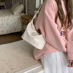 Bolso tipo dumpling de tela Oxford de nailon ligero e impermeable, estilo coreano, para mujer, bolso bandolera con cremallera y botón. - Product Image 2