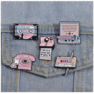 Broches en métal personnalisées, ruban adhésif, téléphone, gramophone, rétro, badges de revers, bijoux amusants, cadeau pour enfants, amis, caméra, émail - Product Image 3