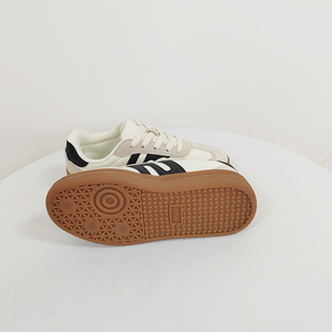 Chaussures de skate rétro légères pour femmes, à lacets, amorties, semelle épaisse, idéales pour les femmes. - Product Image 3