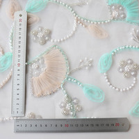Biyuan Textile Personnalisé Tissé 100% Polyester Rose Clair & Vert Mer Motifs Floraux Paillettes Perle Broderie Tissu Pour Vêtement