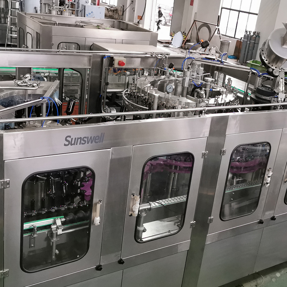 Высокоскоростная автоматическая машина для розлива пива в бутылки