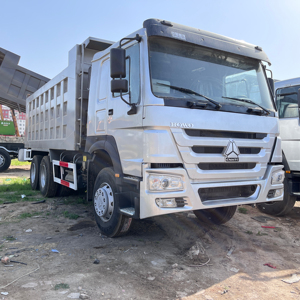 Camion à benne basculante lourd d'occasion Howo 8X4 automatique diesel Euro 4 conduite à gauche avec moteur Weichai et caméra arrière - Product Image 1