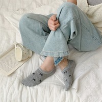 Nouvelles chaussettes courtes basses colorées et amusantes de style tendance avec un design caché pour femmes, en coton.
