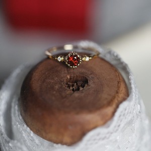 Anello di Lusso Leggero in Rame con Topazio Blu Naturale di Londra e Granato <span class=keywords><strong>Rosso</strong></span> <span class=keywords><strong>Vino</strong></span> della Serie Rose Coast - Product Image 2