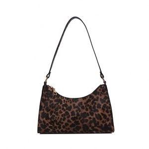 Bolso de Mano de Moda 2025 con Cierre de Cremallera, Venta al por Mayor Directa de Fábrica, Bolso Bandolera con Cadena y Pañuelo de Seda Cuadrado Pequeño Estampado - Product Image 2