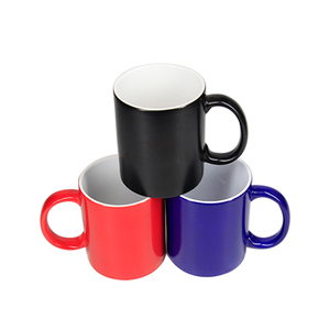 Tazza magica lucida da 11 once di alta qualità con rivestimento a sublimazione automatica a spruzzo, tazza da caffè con cambio colore a sublimazione. - Product Image 1