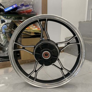 Pièces de <span class=keywords><strong>moto</strong></span> GN125, jantes en alliage de <span class=keywords><strong>moto</strong></span> de haute qualité et durables de 18 pouces, jantes avant et arrière - Product Image 5